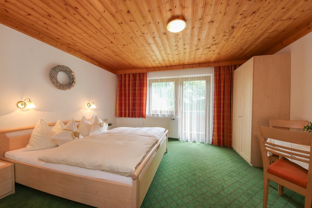 Haus Spieleck Bed and Breakfast Saalbach-Hinterglemm Eksteriør billede