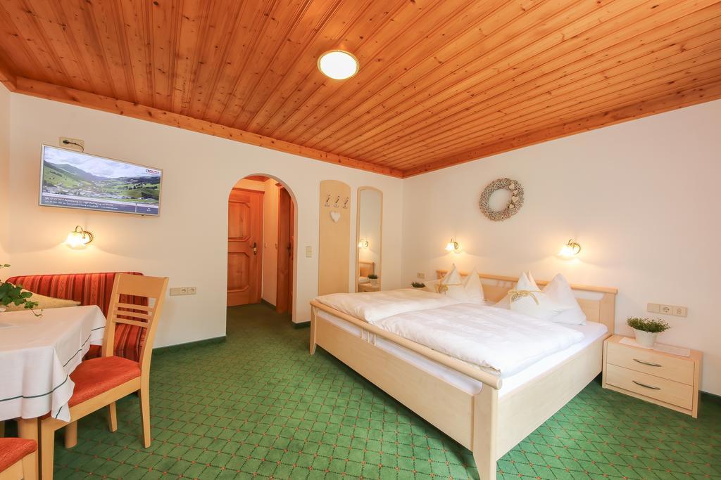 Haus Spieleck Bed and Breakfast Saalbach-Hinterglemm Eksteriør billede